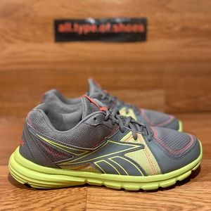 Reebok Classic Model Women Size 11 Running Shoes